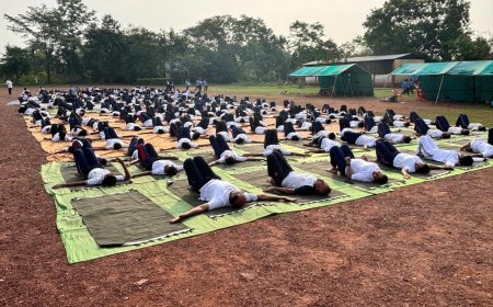 अंतर्राष्ट्रीय योग दिवस 2026 के अवसर पर कन्या शिक्षा परिसर मैदान में आयोजित सामूहिक योग सत्र में उत्साहपूर्वक सम्पन्न!