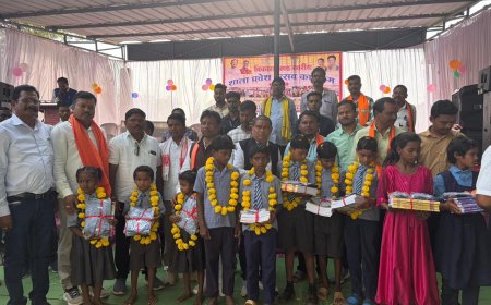 लोहण्डीगुड़ा में उत्साहपूर्वक मनाया गया शाला प्रवेश उत्सव, सांसद महेश कश्यप एवं विधायक विनायक गोयल ने बच्चों का किया तिलक लगाकर स्वागत