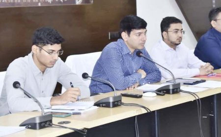 समय-सीमा की बैठक में कलेक्टर श्री आकाश छिकारा ने दिए विभागों को आवश्यक निर्देश