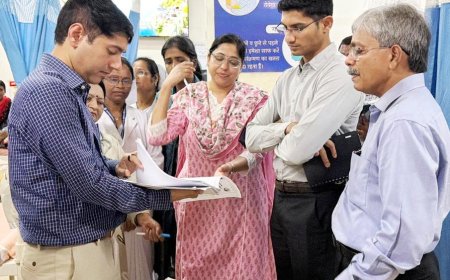 कलेक्टर आकाश छिकारा ने किया जिला अस्पताल का औचक निरीक्षण,कहा महारानी अस्पताल का गौरवशाली इतिहास, स्टाफ इसके गौरव के अनुरूप करें कार्य