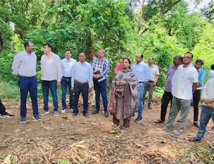 कोंडागांव के माकड़ी ब्लॉक  में डिक्सी गारमेंट फैक्ट्री के लिए स्थल चयन तेज, विधायक लता उसेंडी ने किया निरीक्षण!