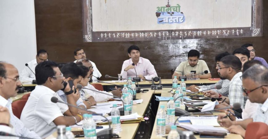 किसानों को समय पर खाद एवं बीज की उपलब्धता सुनिश्चित करें-कलेक्टर श्री आकाश छिकारा