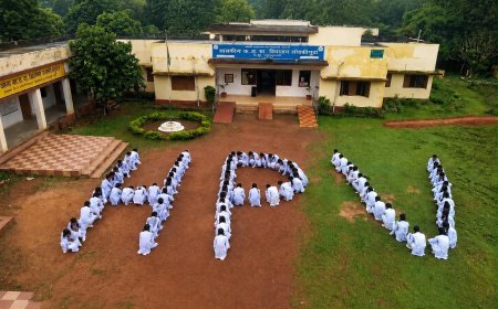 लोहंडीगुड़ा के कन्या माध्यमिक विद्यालय में एचपीवी वैक्सीनेशन जागरूकता अभियान