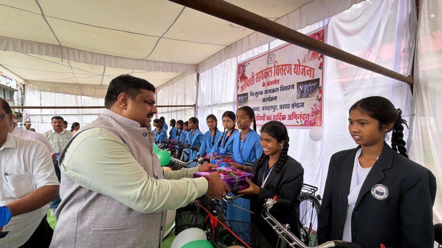 शिक्षा मंत्री गजेंद्र यादव ने बस्तर में शिक्षा विभाग की संभाग स्तरीय समीक्षा बैठक ली