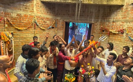 प्राचीन रामपाल शिव मंदिर में शिवभक्तों ने किया जलाभिषेक
