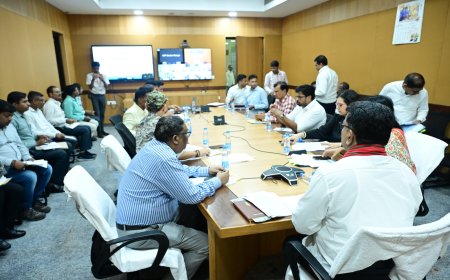 उप मुख्यमंत्री विजय शर्मा ने पुनर्वास एवं नक्सल प्रभावित परिवारों के लिए संचालित योजनाओं की समीक्षा की