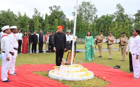 80 वें स्वतंत्रता दिवस के अवसर पर कलेक्टर निवास में बीजापुर कलेक्टर विश्वदीप ने किया ध्वजारोहण