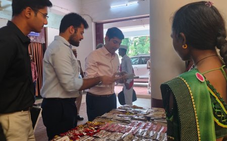 स्व-सहायता समूह की दीदियों ने लगाई इको-फ्रेंडली राखियों की प्रदर्शनी,कलेक्टोरेट परिसर में सजी बस्तर की ग्रामीण प्रतिभा