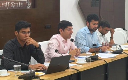 प्रधानमंत्री सूर्य घर योजना में पात्र हितग्राहियों को जोड़कर प्रगति बढ़ाने के निर्देश