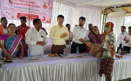 कलेक्टर ने तोकापाल सिकलसेल एनीमिया उन्मूलन एवं सशक्तिकरण शिविर में  121 सिकलसेल कार्ड का किया वितरण