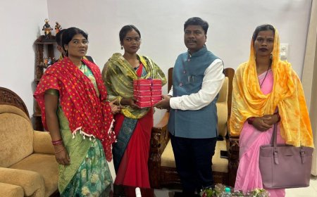 उद्यमिता की नई मिसाल: बस्तर की महिलाओं ने ऑर्गेनिक काजू और गुड़ से तैयार की खास ‘काजू-कतली