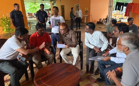 प्लेटफॉर्म बदलने की मांग, यात्रियों ने सांसद को सौंपा ज्ञापन