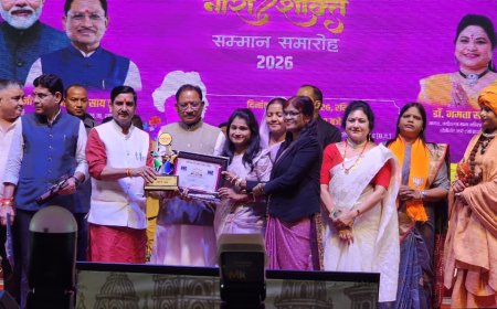नारी सम्मान कार्यक्रम में उत्कृष्ट कार्य करने वाली महिलाओं एवं अधिकारियों का सम्मान