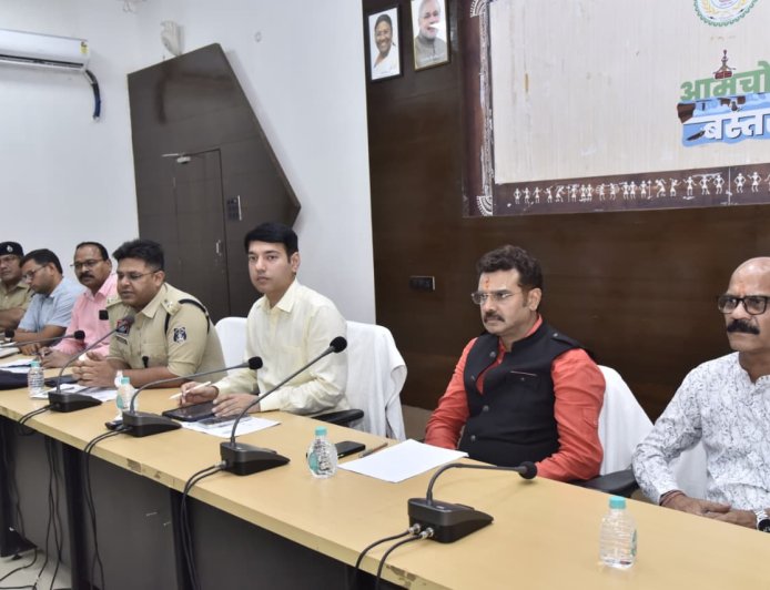 बस्तर चैंबर ऑफ कॉमर्स, परिवहन संघ, व्यापारी संघ, जनप्रतिनिधियों, नगर निगम, पुलिस एवं जिला प्रशासन ने किया विचार-विमर्श
