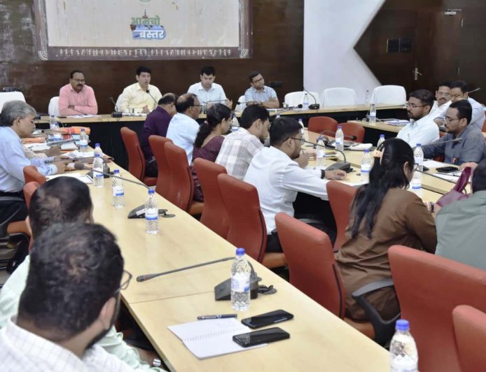 समय-सीमा की बैठक में कलेक्टर ने दिए त्वरित क्रियान्वयन के निर्देश, जनकल्याणकारी योजनाओं सर्वे कार्यों और स्वतंत्रता दिवस तैयारियों की समीक्षा