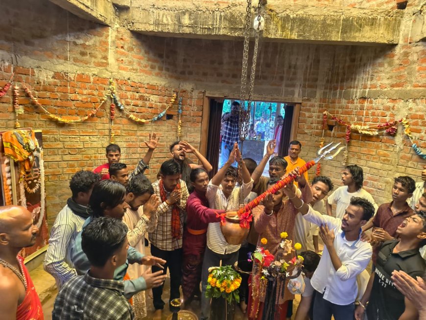 प्राचीन रामपाल शिव मंदिर में शिवभक्तों ने किया जलाभिषेक