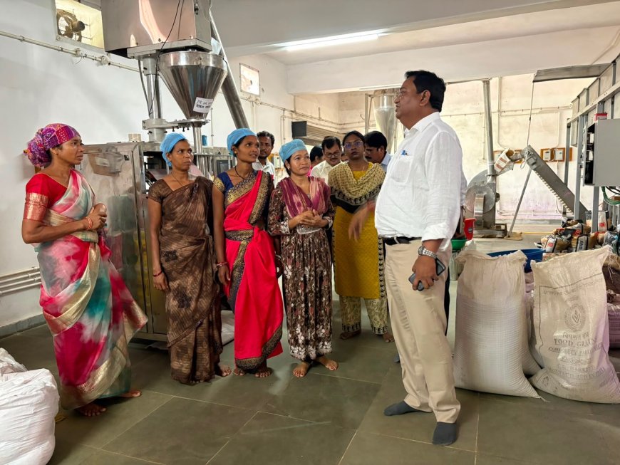 कमिश्नर डोमन सिंह ने तोकापाल एसडीएम कार्यालय का किया निरीक्षण, रेडी-टू-ईट फूड उत्पादन इकाई कोड़ेनार का लिया जायजा