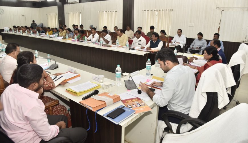 जिला पंचायत सामान्य सभा की बैठक में विकास कार्यों को सुनिश्चित करने के लिए हुई गहन चर्चा, बुनियादी सुविधाओं के विकास पर जोर