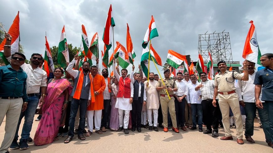 राष्ट्रप्रेम के रंग में रंगा जगदलपुर, जनप्रतिनिधियों, अधिकारियों और स्कूली बच्चों ने लिया उत्साहपूर्वक हिस्सा
