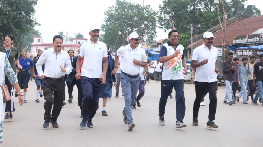 महापौर, कमिश्नर सहित जनप्रतिनिधियों, अधिकारियों, खिलाड़ियों और विद्यार्थियों ने लगाई दौड़