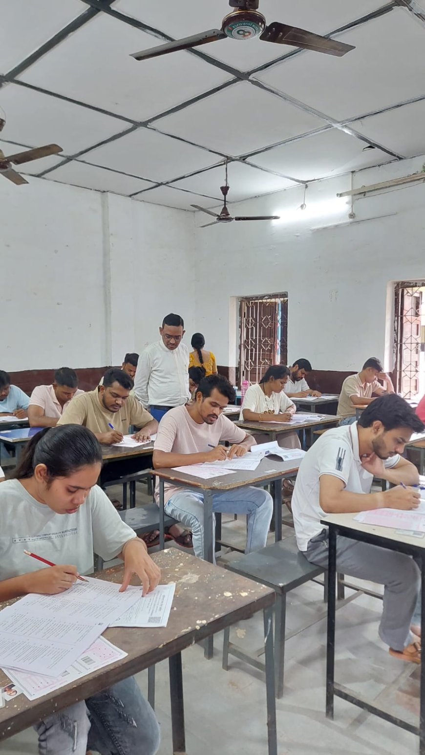 जगदलपुर में कड़ी सुरक्षा के बीच शांतिपूर्ण सीजीपीएससी परीक्षा संपन्न, 71% से अधिक रही उपस्थिति