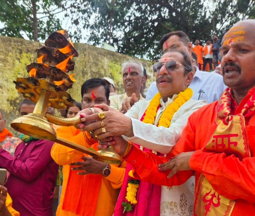 सुकमा जमिंदार कुमार जयदेव शामिल हुए कांवड़ यात्रा में कुमार जयदेव सहित शिवभक्तों ने किया जलाभिषेक