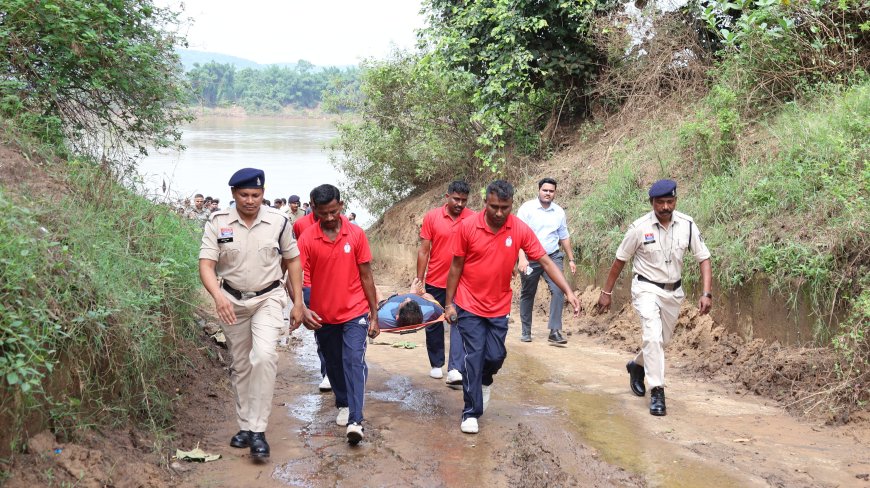 कलेक्टर विश्वदीप के मार्गदर्शन में इन्द्रावती तट पर आपदा प्रबंधन का मॉकड्रिल, हेलिकॉप्टर से मरीजों के रेस्क्यू का प्रभावी प्रदर्शन