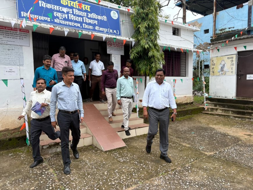 बस्तर के दूरस्थ क्षेत्र भोपालपट्टनम पहुंचे कमिश्नर डोमन सिंह, विभिन्न दफ्तरों में कार्यालयीन व्यवस्थाओं का लिया जायजा