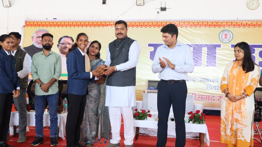 युवा उड़ान 2026 से बीजापुर में गूंजा युवाओं के सामर्थ्य और संकल्प का संदेश