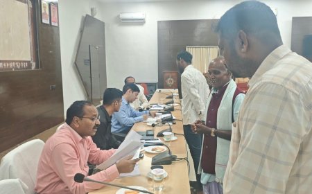 जनदर्शन में गजानंद को मिली बड़ी राहत , पढ़ाई जारी रखने के लिए कलेक्टर ने दिया मदद का भरोसा