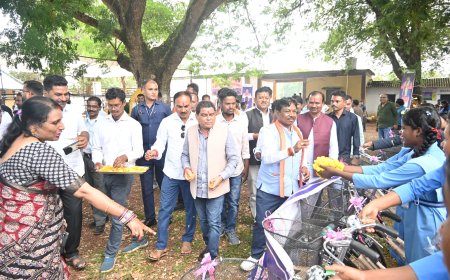 लोहण्डीगुड़ा ब्लाक में 433 छात्राओं को मिली सायकल, सांसद महेश कश्यप एवं विधायक विनायक गोयल ने किया वितरण