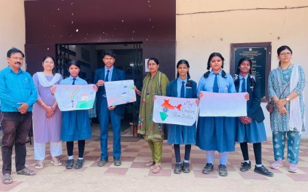 सेवा संकल्प अभियान के तहत मांदर ग्राम के स्कूल में बच्चों ने कला से सजाया 'विकसित भारत 2047'
