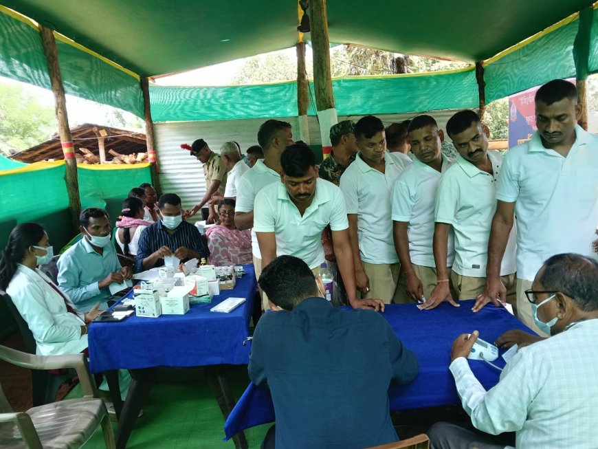 बीजापुर के ग्राम तारूड में जवानों के स्वास्थ्य की हुई जांच, 70 जवानों का स्वास्थ्य परीक्षण