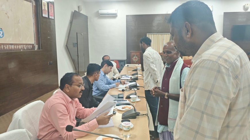 जनदर्शन में गजानंद को मिली बड़ी राहत , पढ़ाई जारी रखने के लिए कलेक्टर ने दिया मदद का भरोसा