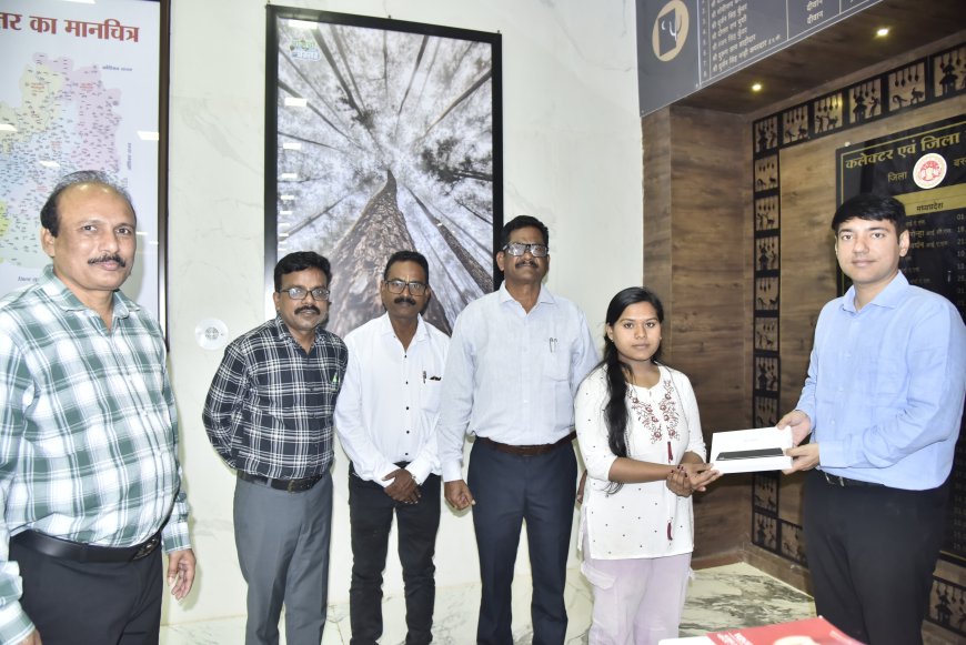 ज्ञानगुड़ी की छात्रा कृष्णा सेन का एमबीबीएस में चयन , कलेक्टर आकाश छिकारा ने भेंट किया टैबलेट